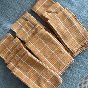 12 Pier 1 Imports napkins